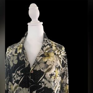 Men’s Caribbean Joe button up floral shirt. Size XL 100% rayon.